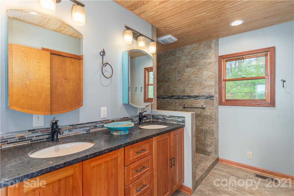 47 Sams Road Weaverville NC 28787