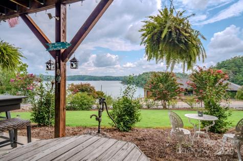 101 Lake Club Lane Nebo NC 28761