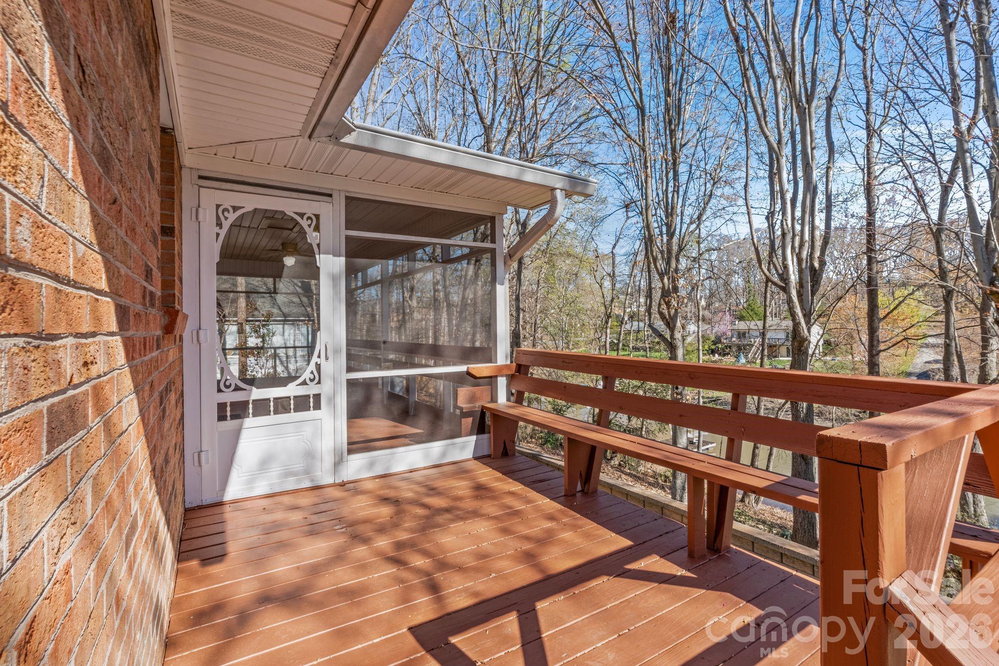 8032 Lakeview Drive Denver NC 28037