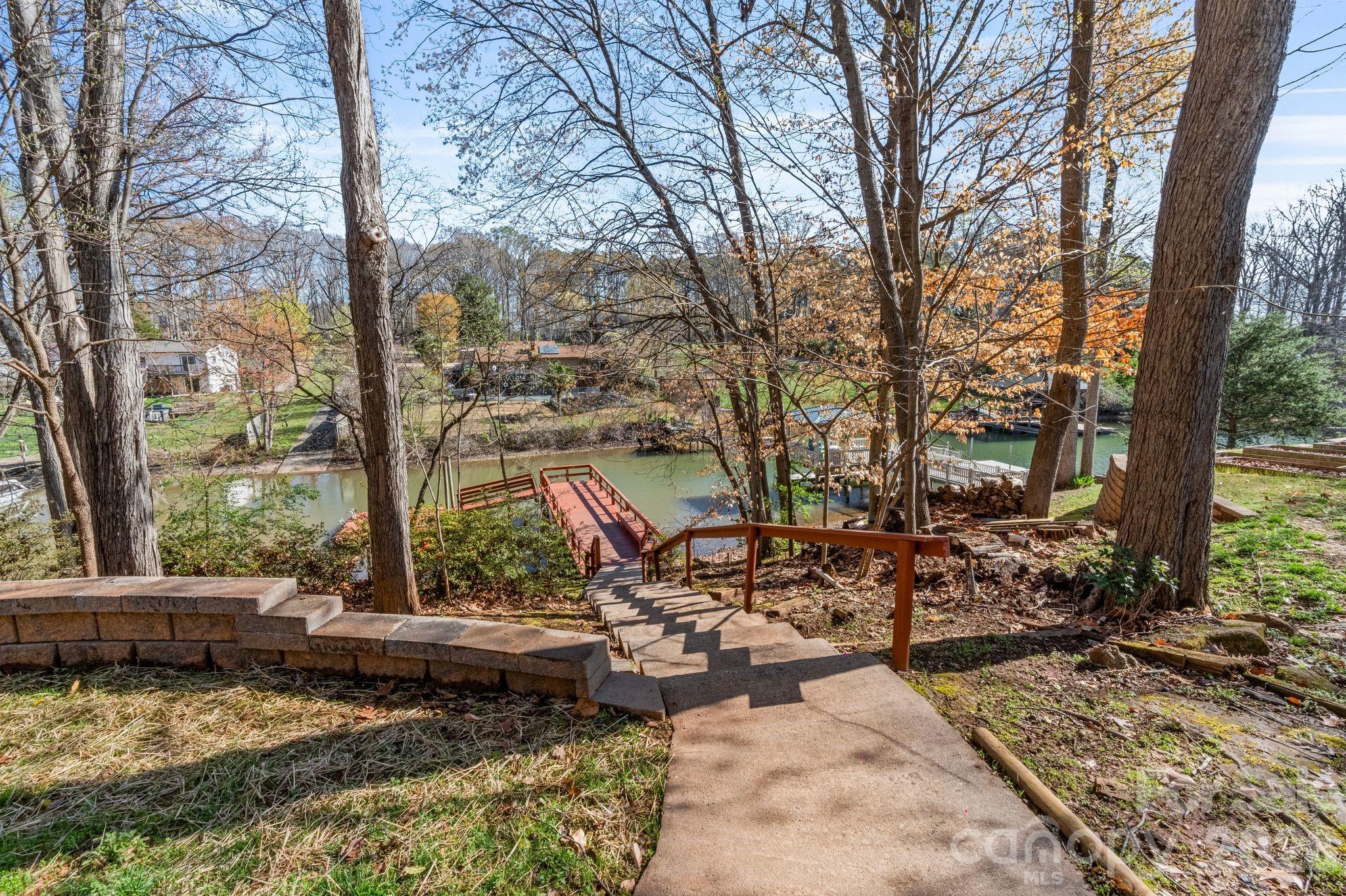 8032 Lakeview Drive Denver NC 28037