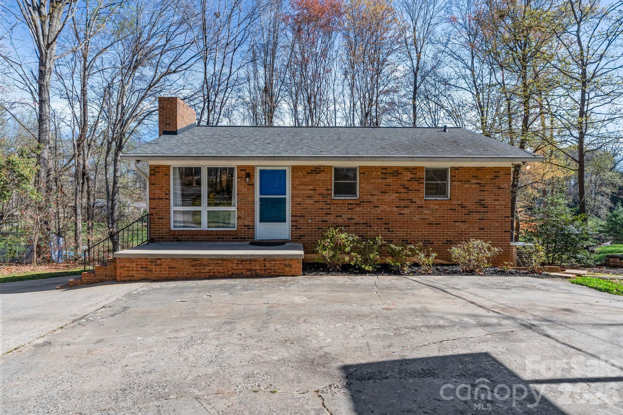 8032 Lakeview Drive Denver NC 28037