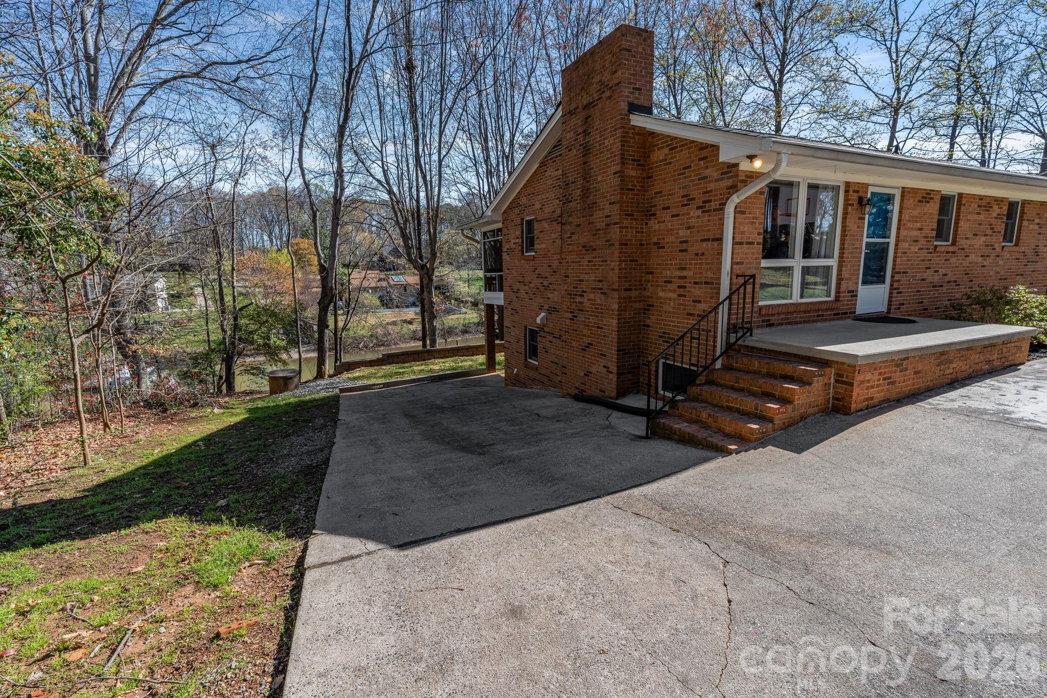 8032 Lakeview Drive Denver NC 28037