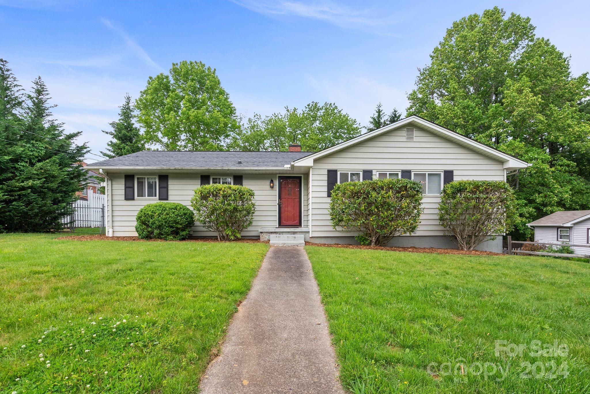 8 Deanwood Circle Asheville NC 28803