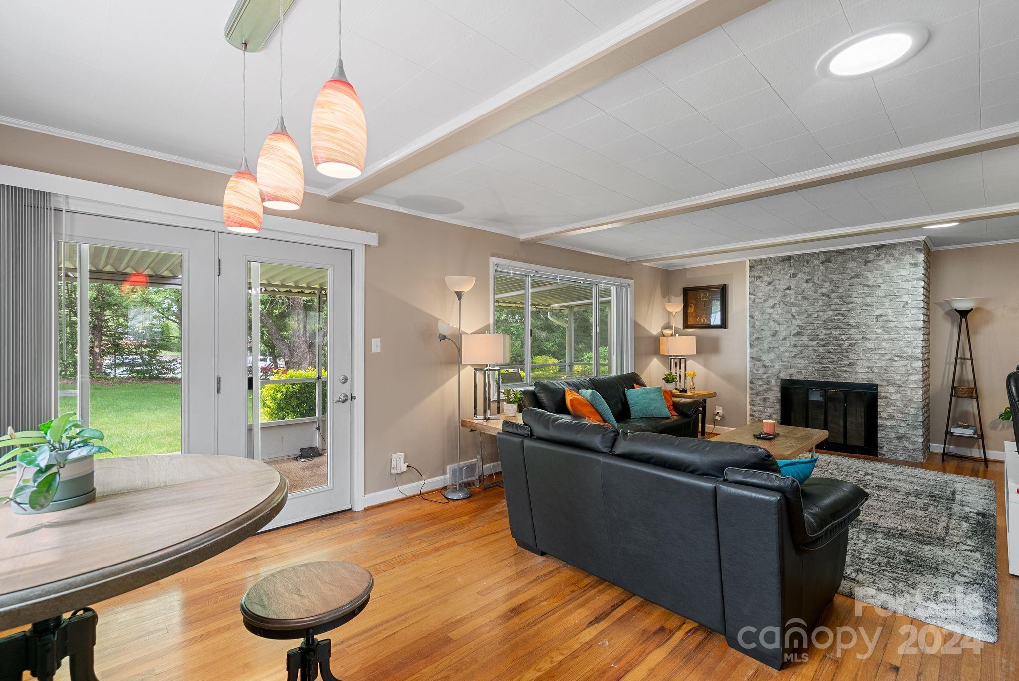 8 Deanwood Circle Asheville NC 28803