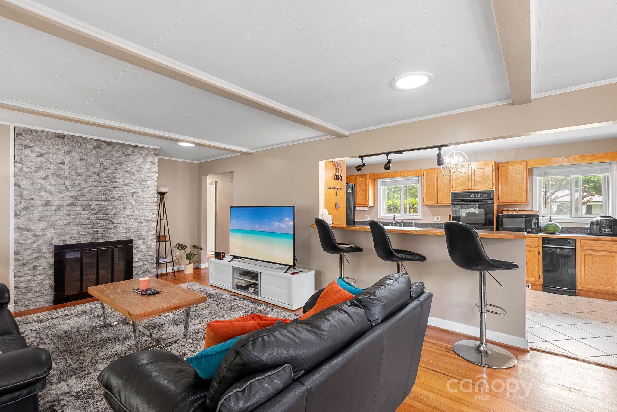 8 Deanwood Circle Asheville NC 28803