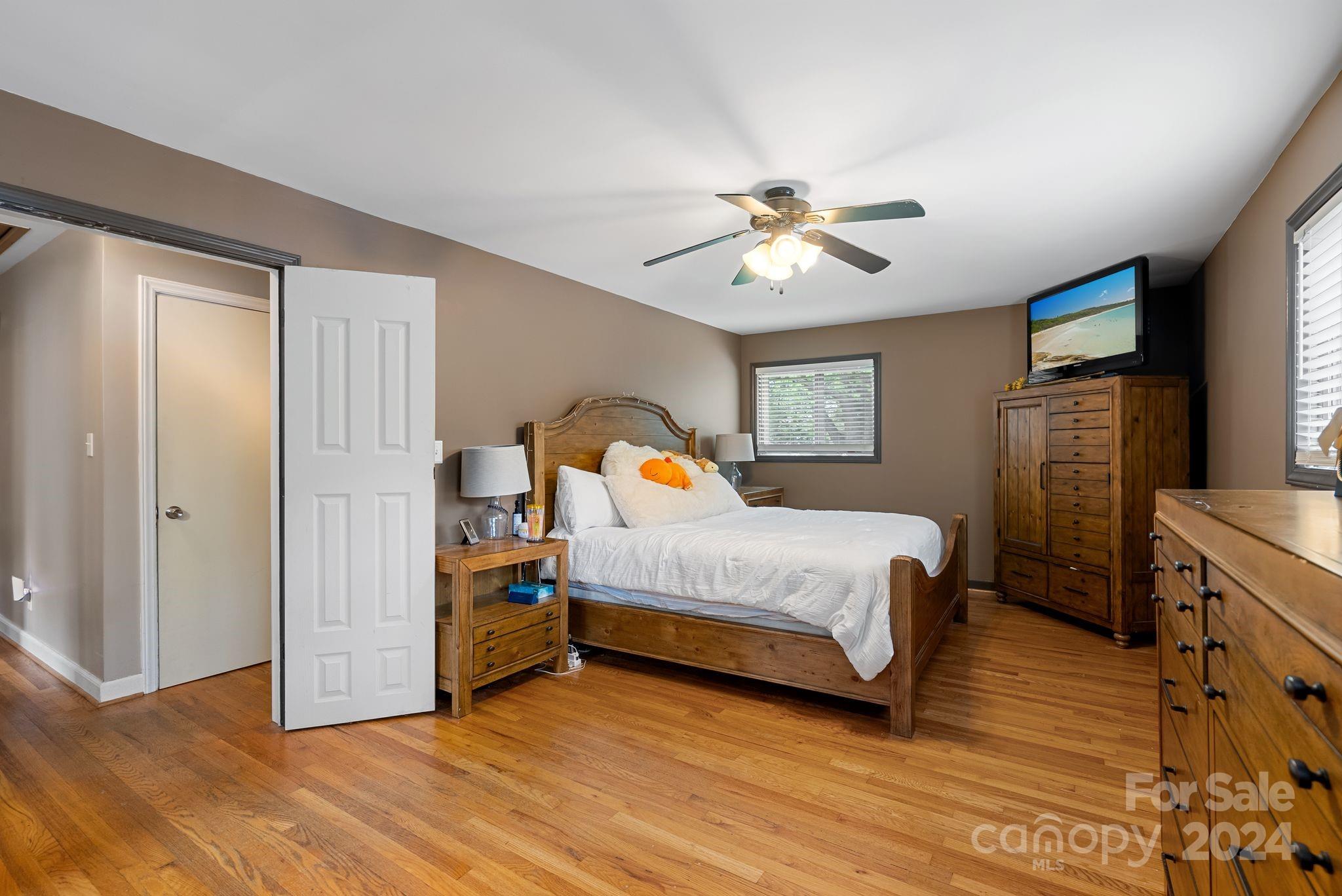 8 Deanwood Circle Asheville NC 28803