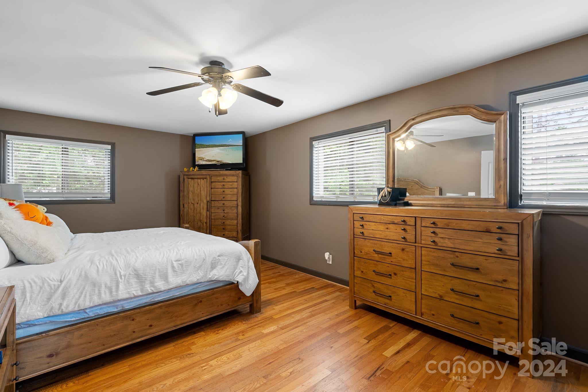 8 Deanwood Circle Asheville NC 28803