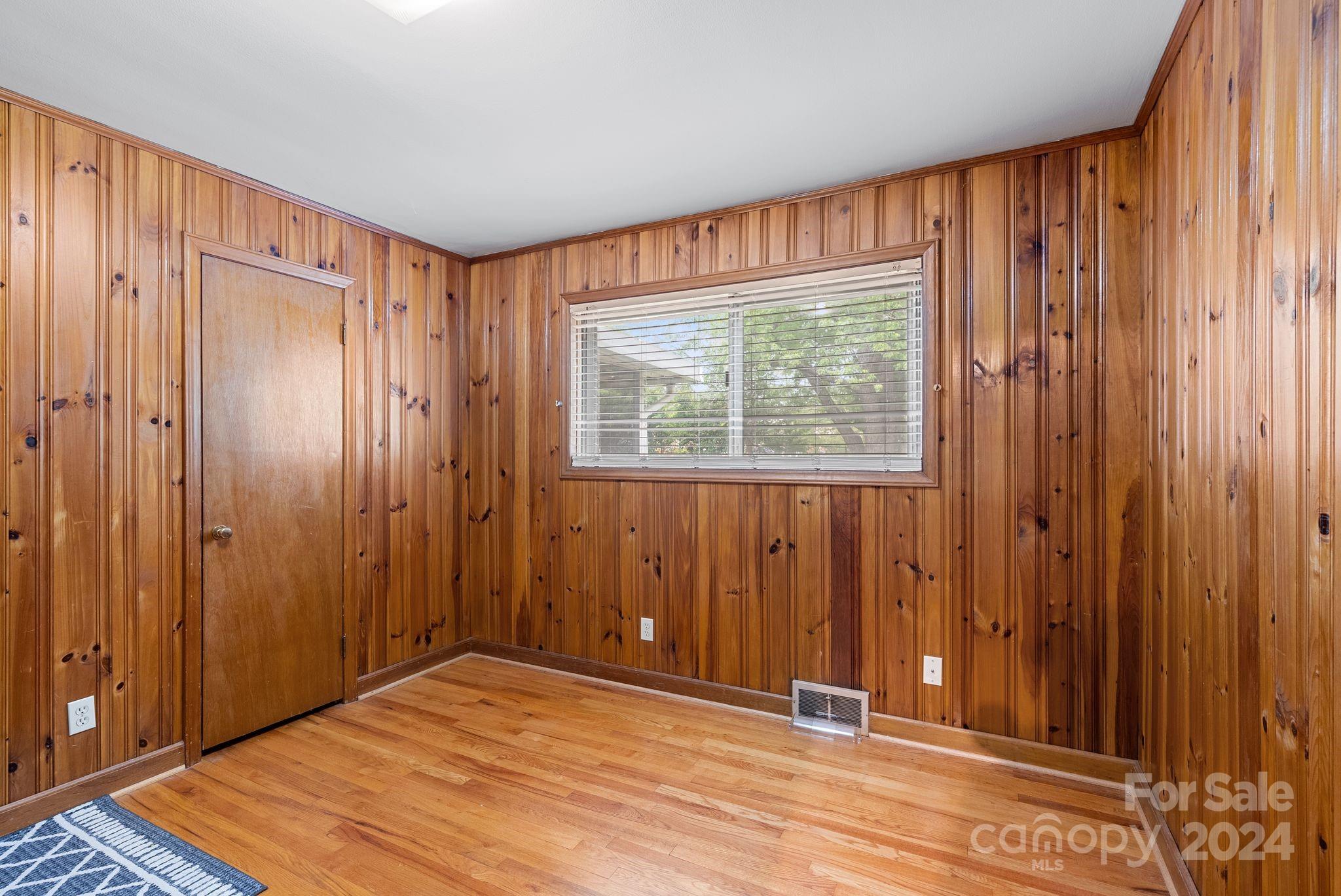 8 Deanwood Circle Asheville NC 28803