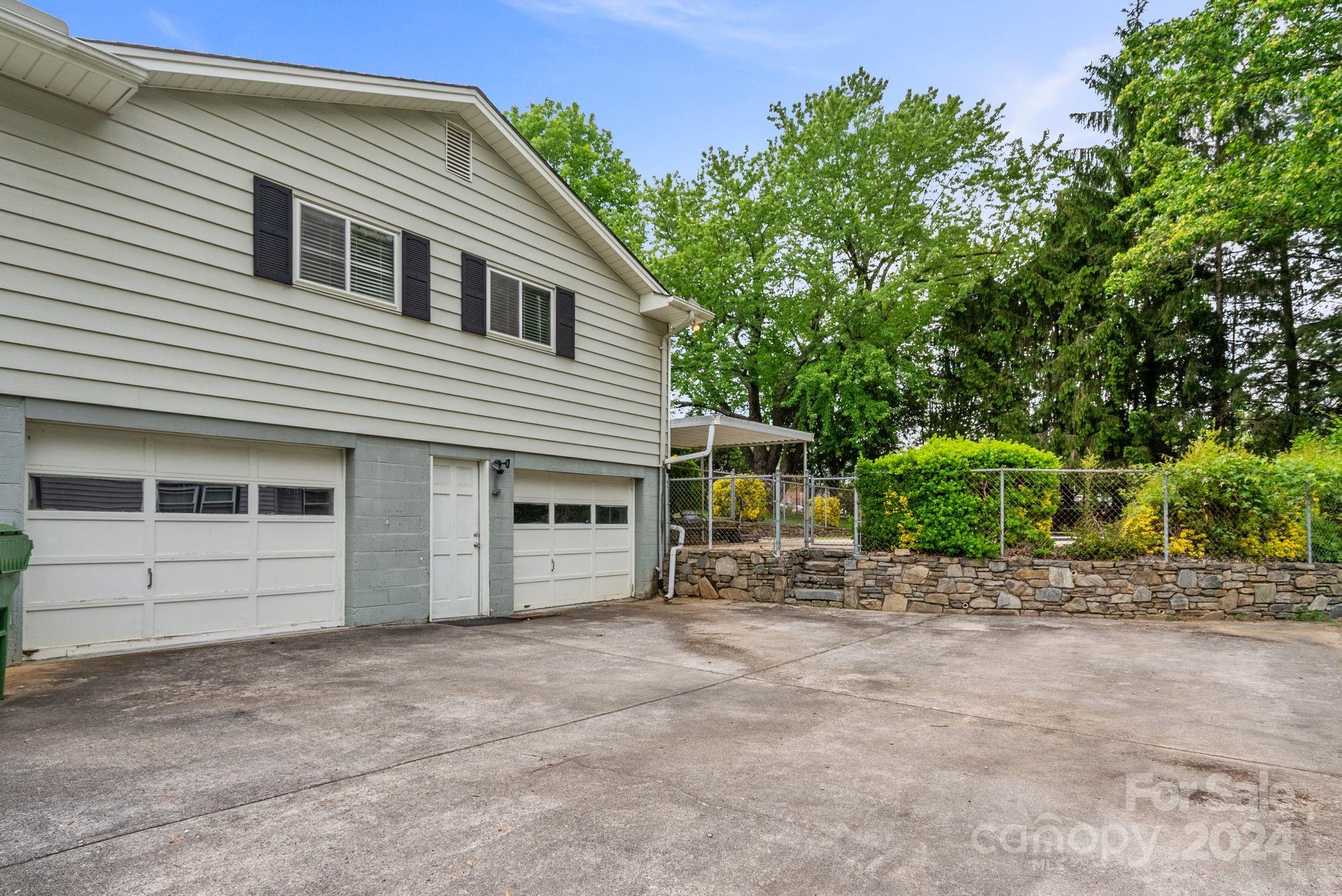8 Deanwood Circle Asheville NC 28803