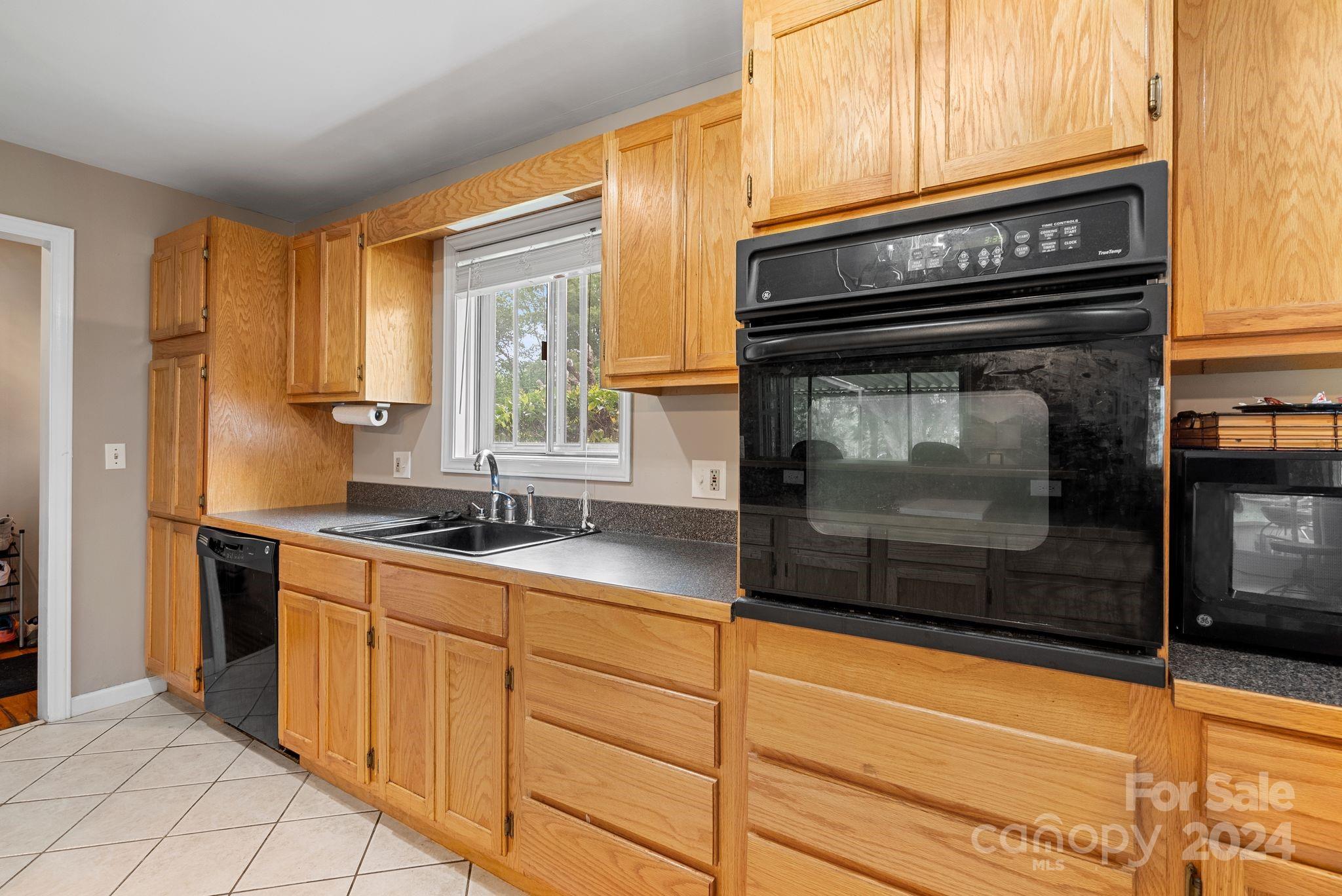 8 Deanwood Circle Asheville NC 28803