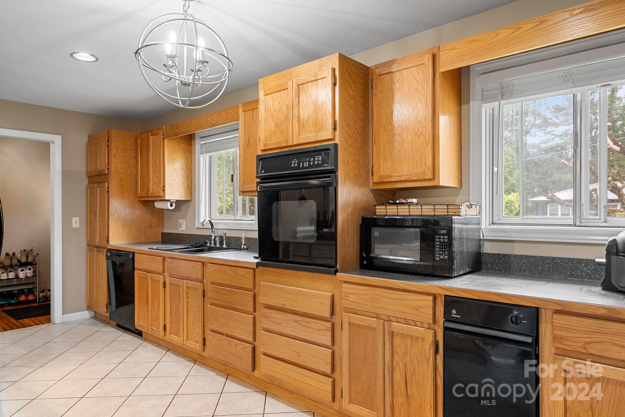 8 Deanwood Circle Asheville NC 28803