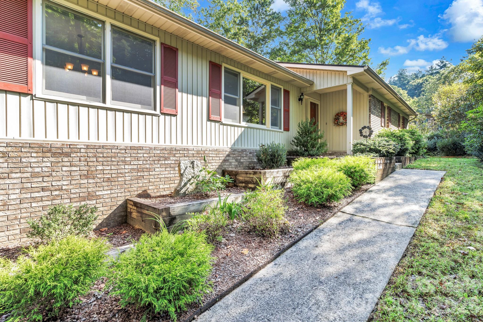 238 Park Lane Hendersonville NC 28791