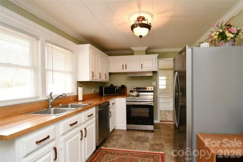 1650 Hughes Gap Road Bakersville NC 28705