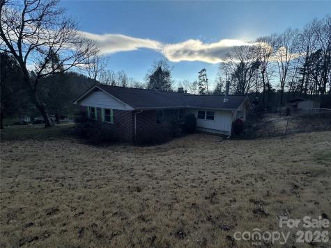 129 Ridgecrest Avenue Marble NC 28905