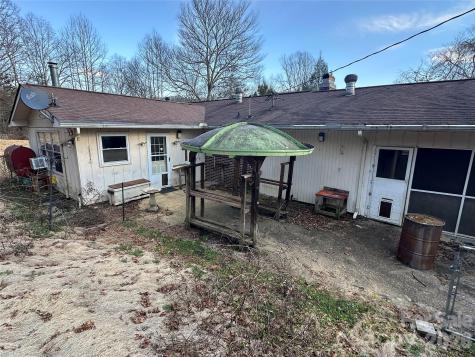 129 Ridgecrest Avenue Marble NC 28905