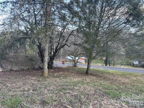 129 Ridgecrest Avenue Marble NC 28905