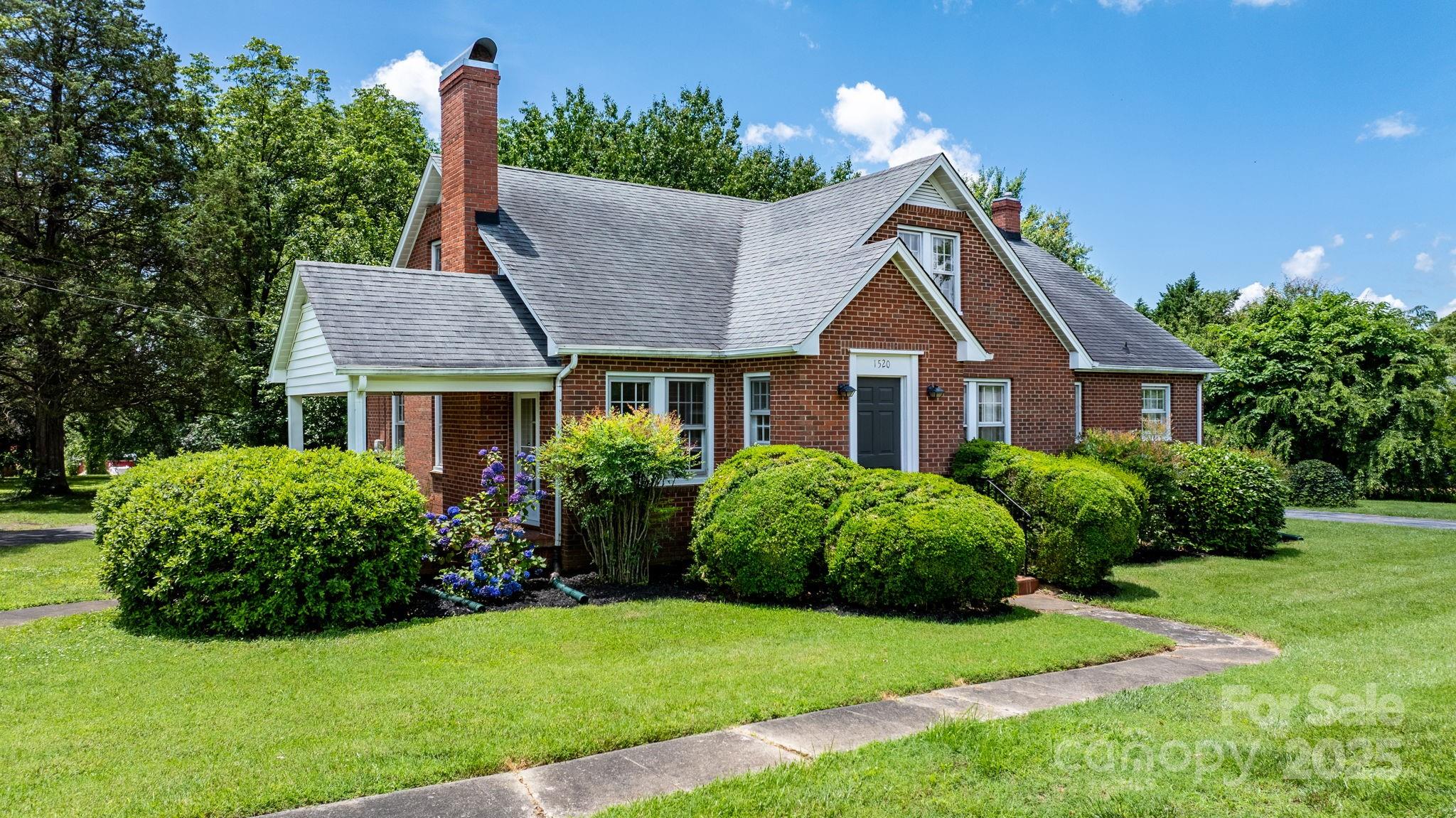 1520 21st Avenue NE Hickory NC 28601