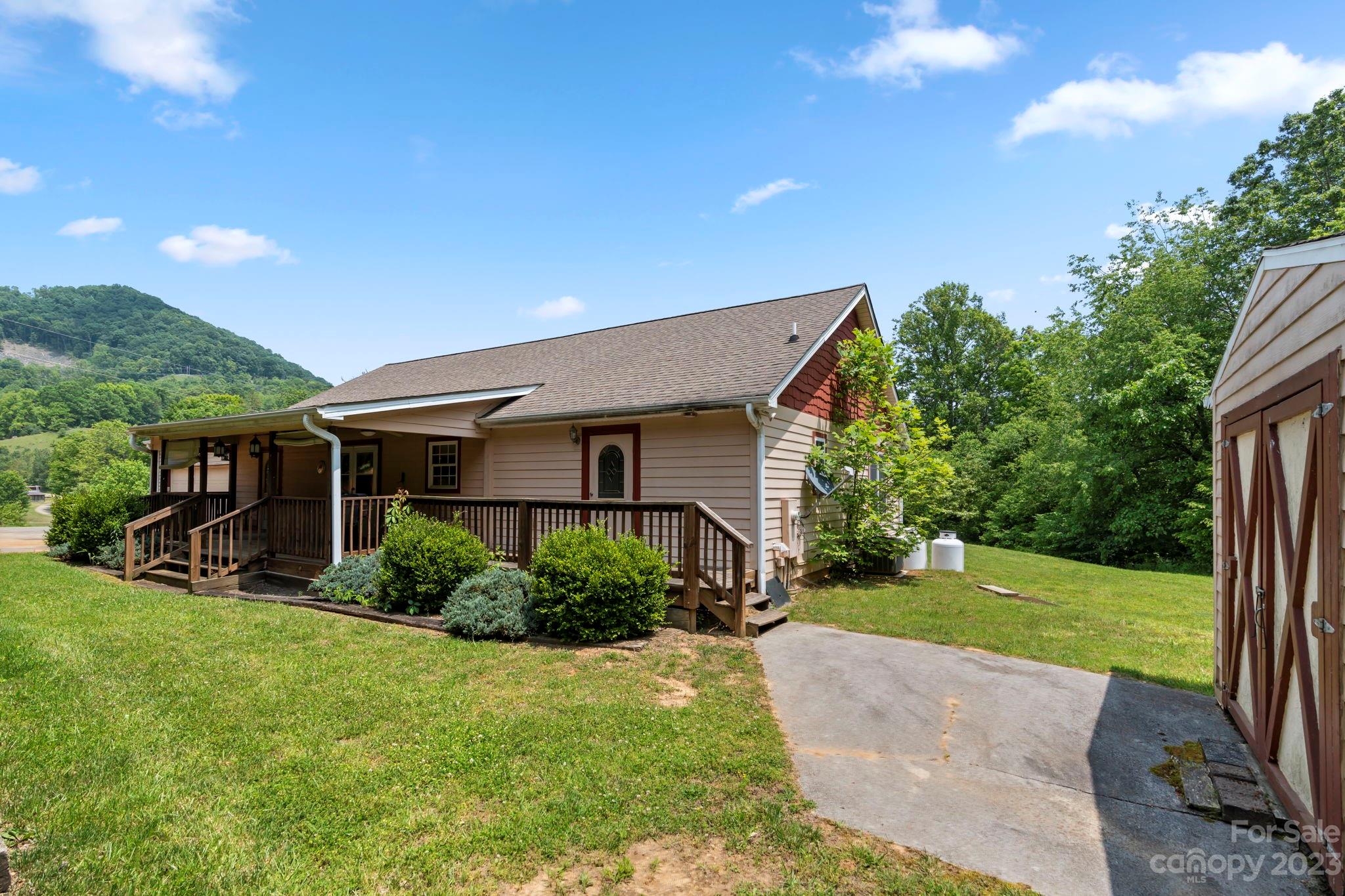 41 Fox Den Drive Burnsville NC 28714