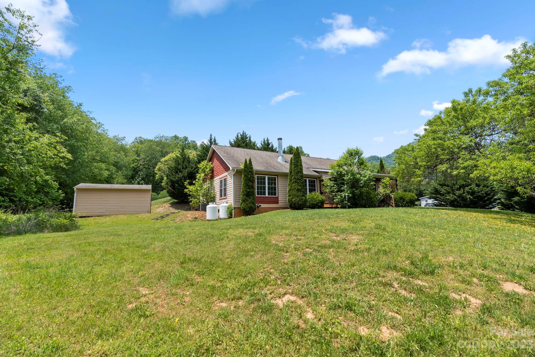 41 Fox Den Drive Burnsville NC 28714