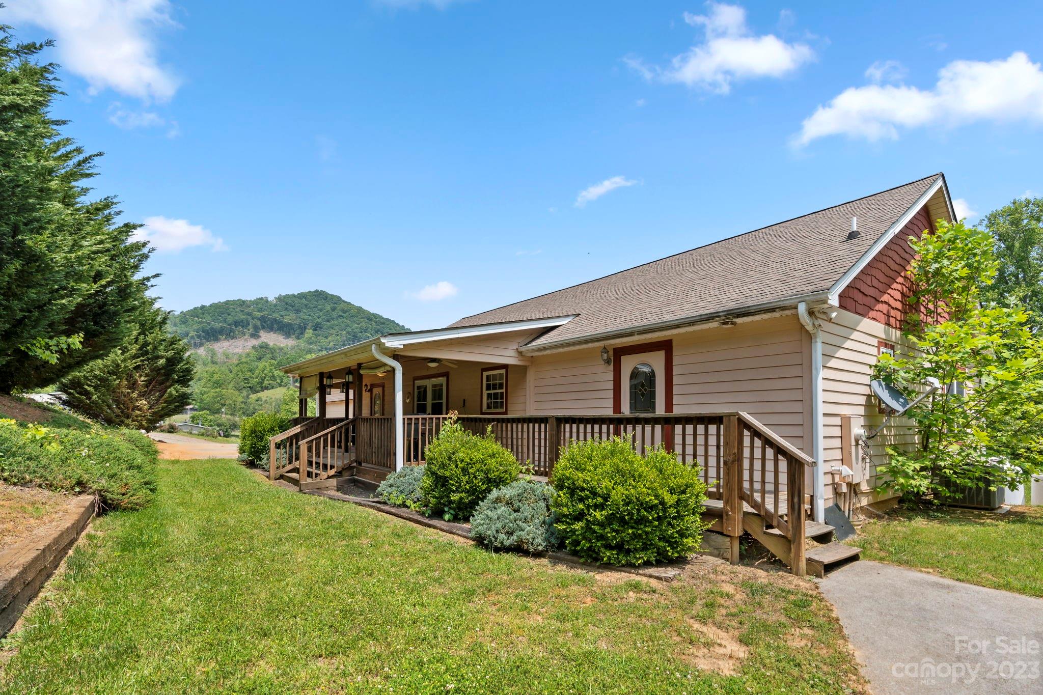 41 Fox Den Drive Burnsville NC 28714