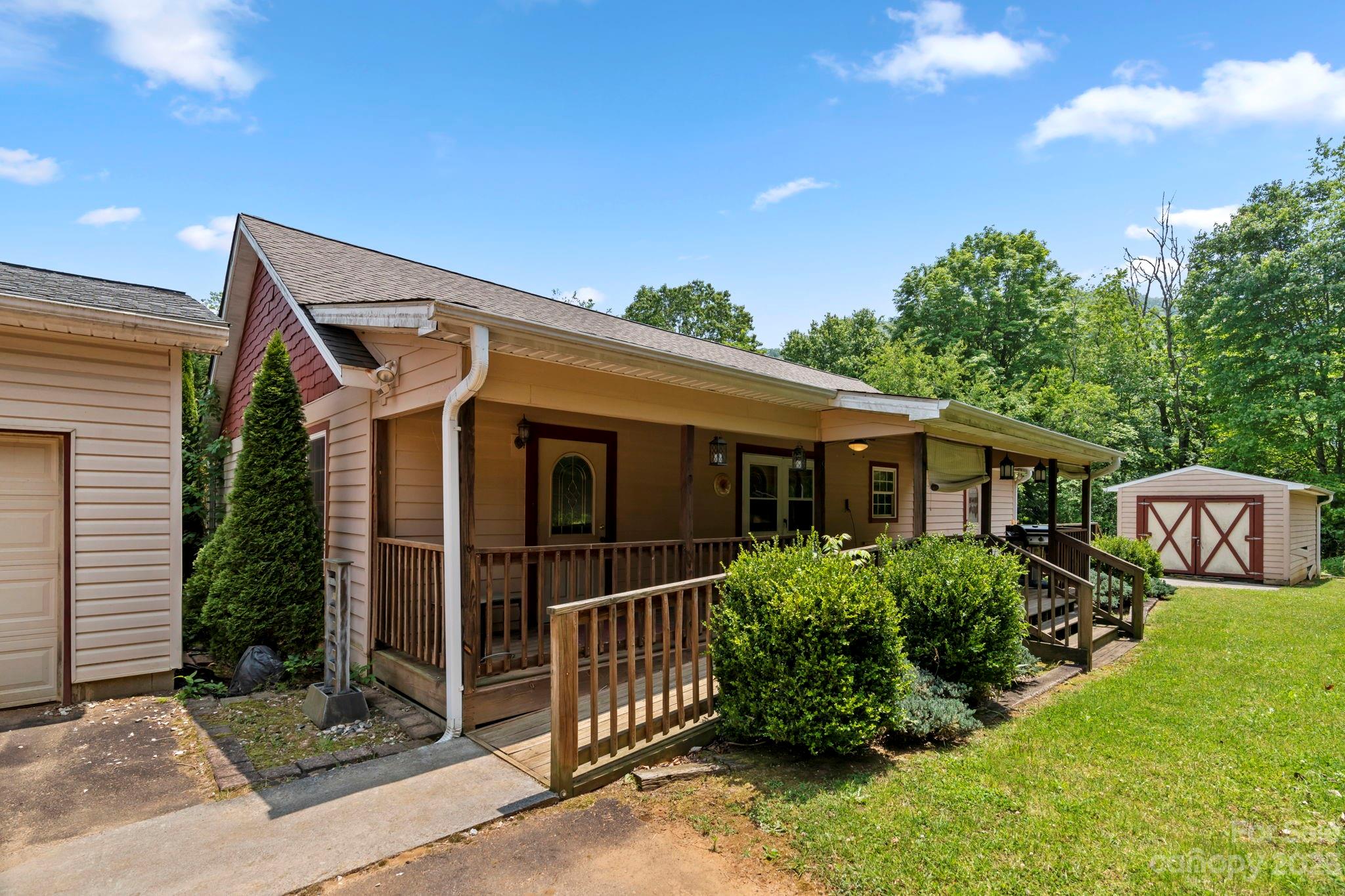 41 Fox Den Drive Burnsville NC 28714