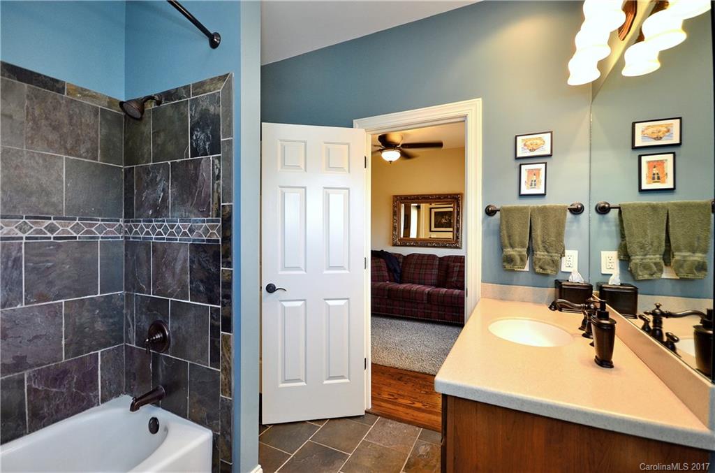 29 Hope View Road Swannanoa NC 28778