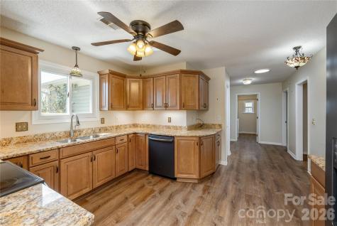 176 Derbyshire Drive Hendersonville NC 28792