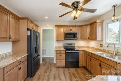 176 Derbyshire Drive Hendersonville NC 28792