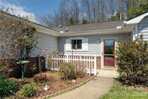 176 Derbyshire Drive Hendersonville NC 28792