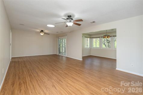 176 Derbyshire Drive Hendersonville NC 28792