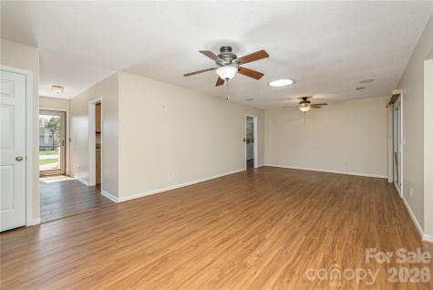 176 Derbyshire Drive Hendersonville NC 28792