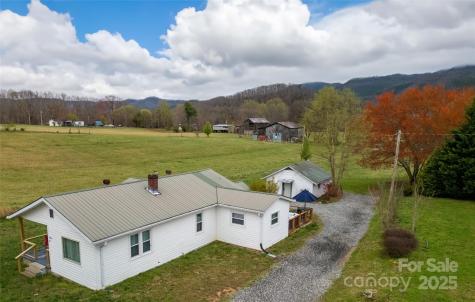 626 Fairview Loop Hot Springs NC 28743