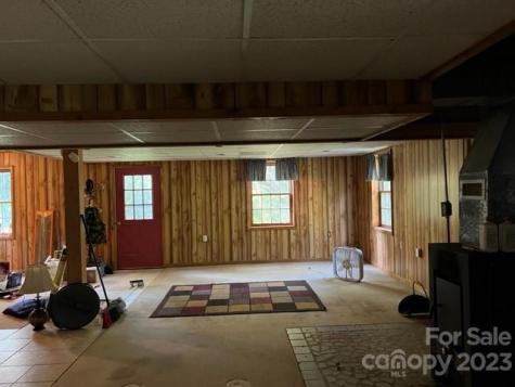 2752 Old Highway 221 S Marion NC 28752