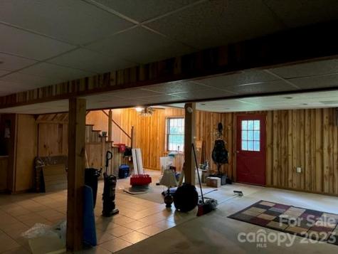 2752 Old Highway 221 S Marion NC 28752
