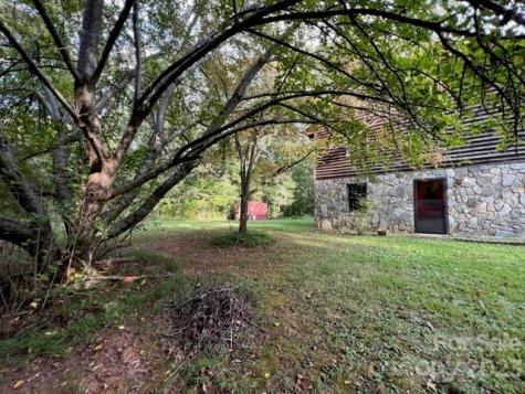 2752 Old Highway 221 S Marion NC 28752