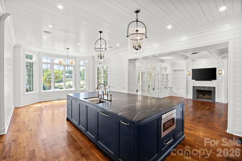 4536 Parview Drive N Charlotte NC 28226