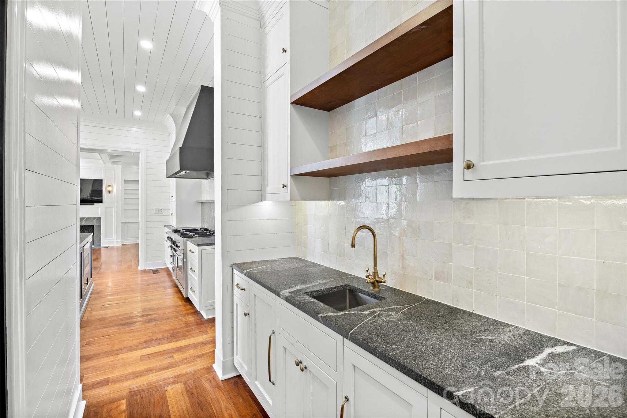 4536 Parview Drive N Charlotte NC 28226