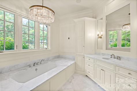 4536 Parview Drive N Charlotte NC 28226