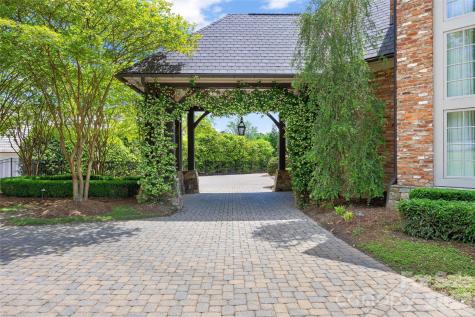 4536 Parview Drive N Charlotte NC 28226