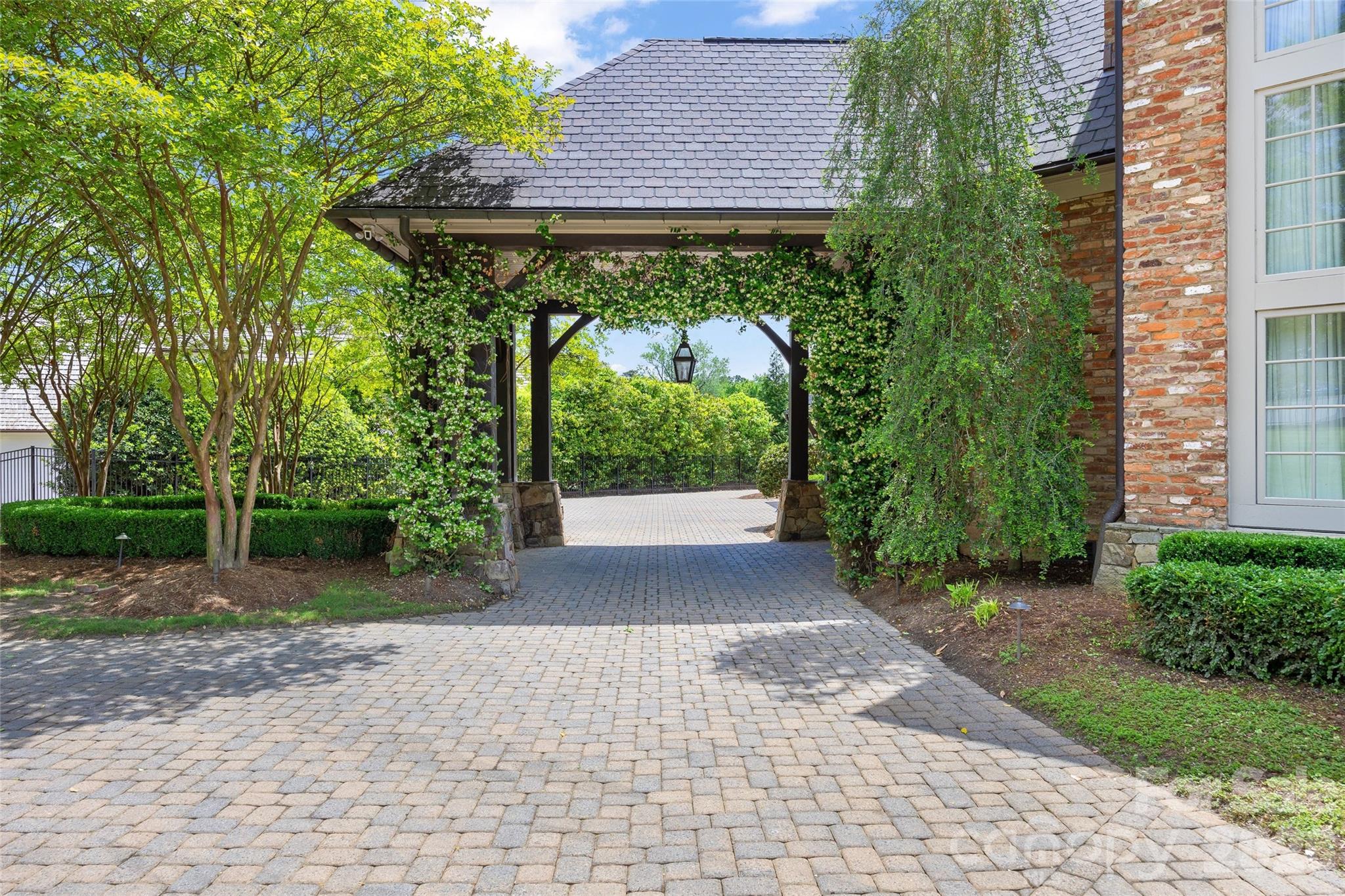 4536 Parview Drive N Charlotte NC 28226