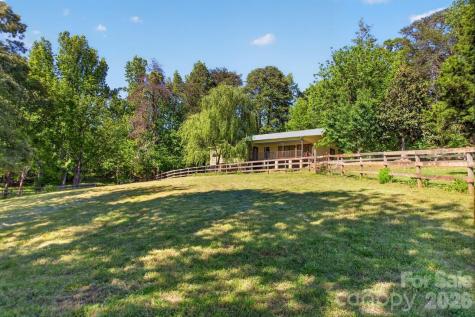 3205 Collinsville Road Columbus NC 28722