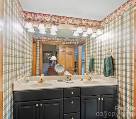 21 Ivy Ridge Road Burnsville NC 28714