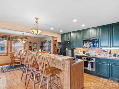 21 Ivy Ridge Road Burnsville NC 28714