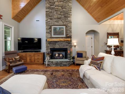 674 Soquili Drive Brevard NC 28712