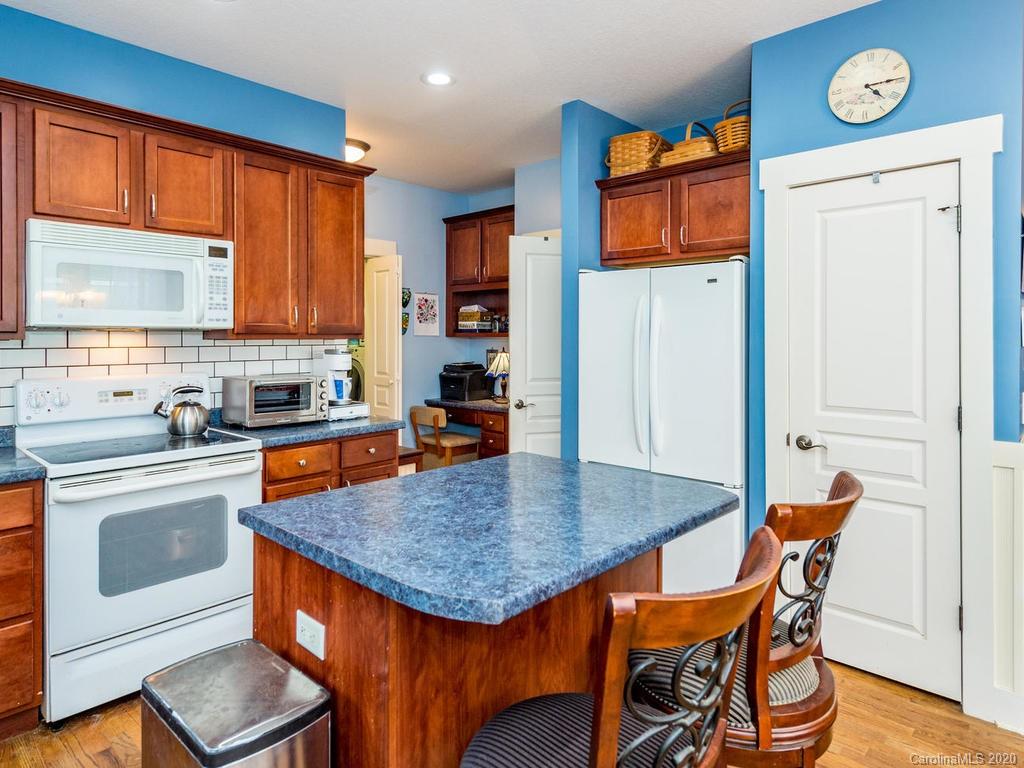 20 Oakhaven Terrace Asheville NC 28803