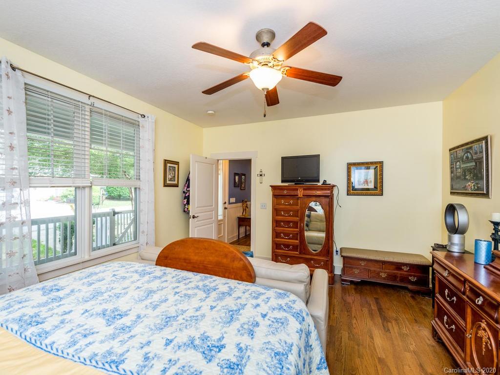 20 Oakhaven Terrace Asheville NC 28803