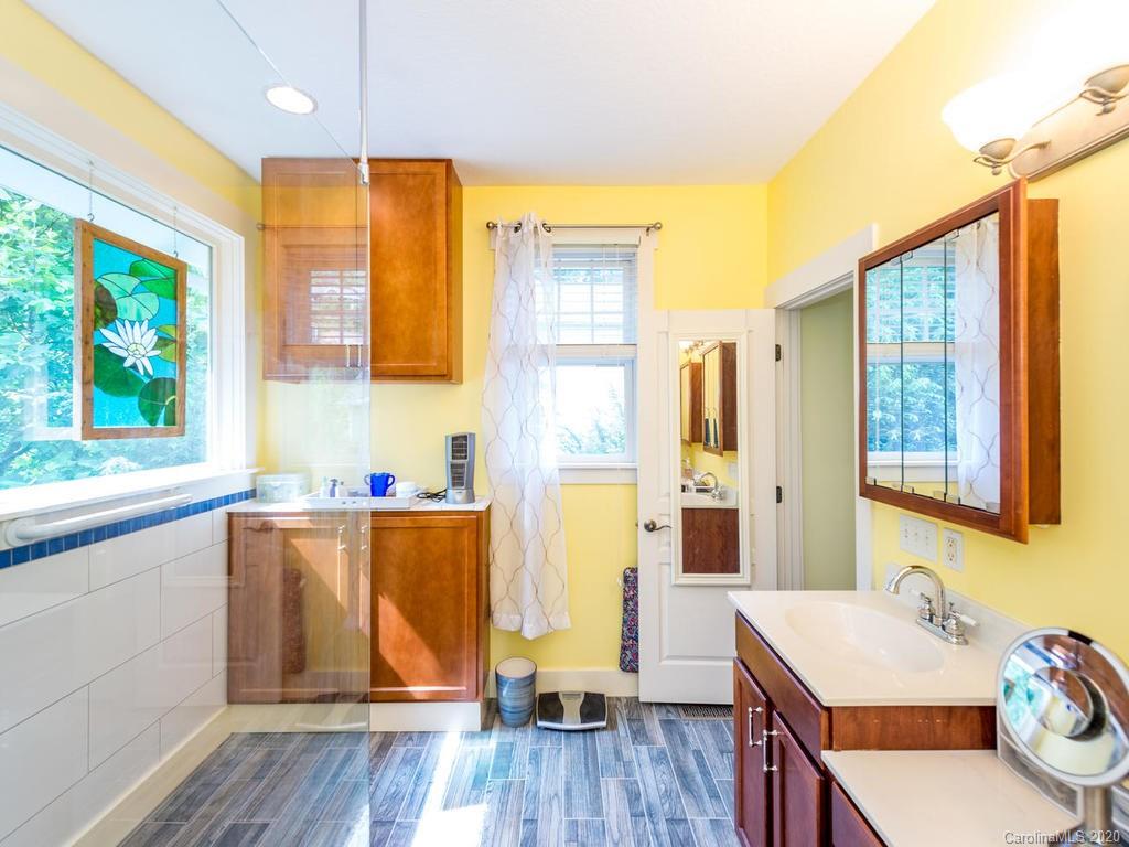 20 Oakhaven Terrace Asheville NC 28803