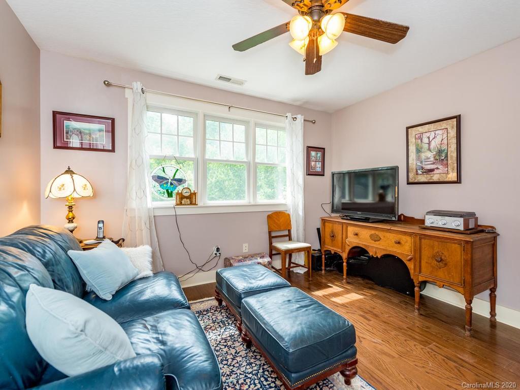 20 Oakhaven Terrace Asheville NC 28803