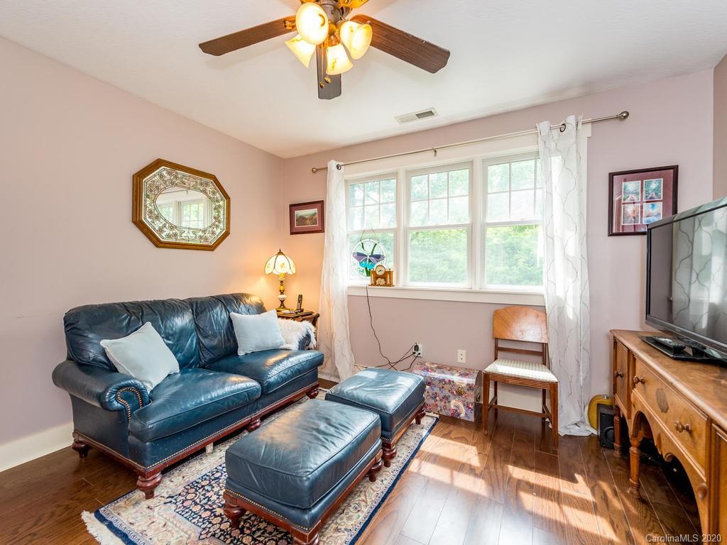 20 Oakhaven Terrace Asheville NC 28803