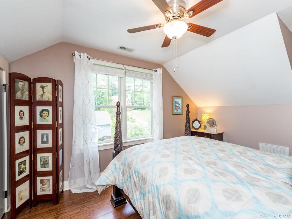 20 Oakhaven Terrace Asheville NC 28803